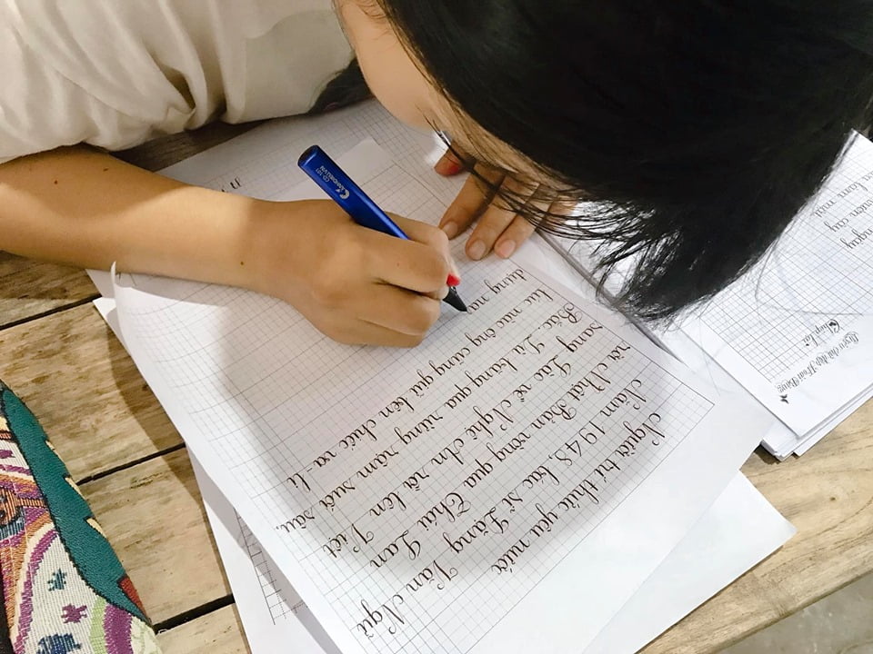 kỹ thuật viết tay trái